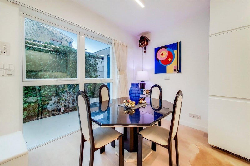 Room Allestree Road in Greater London