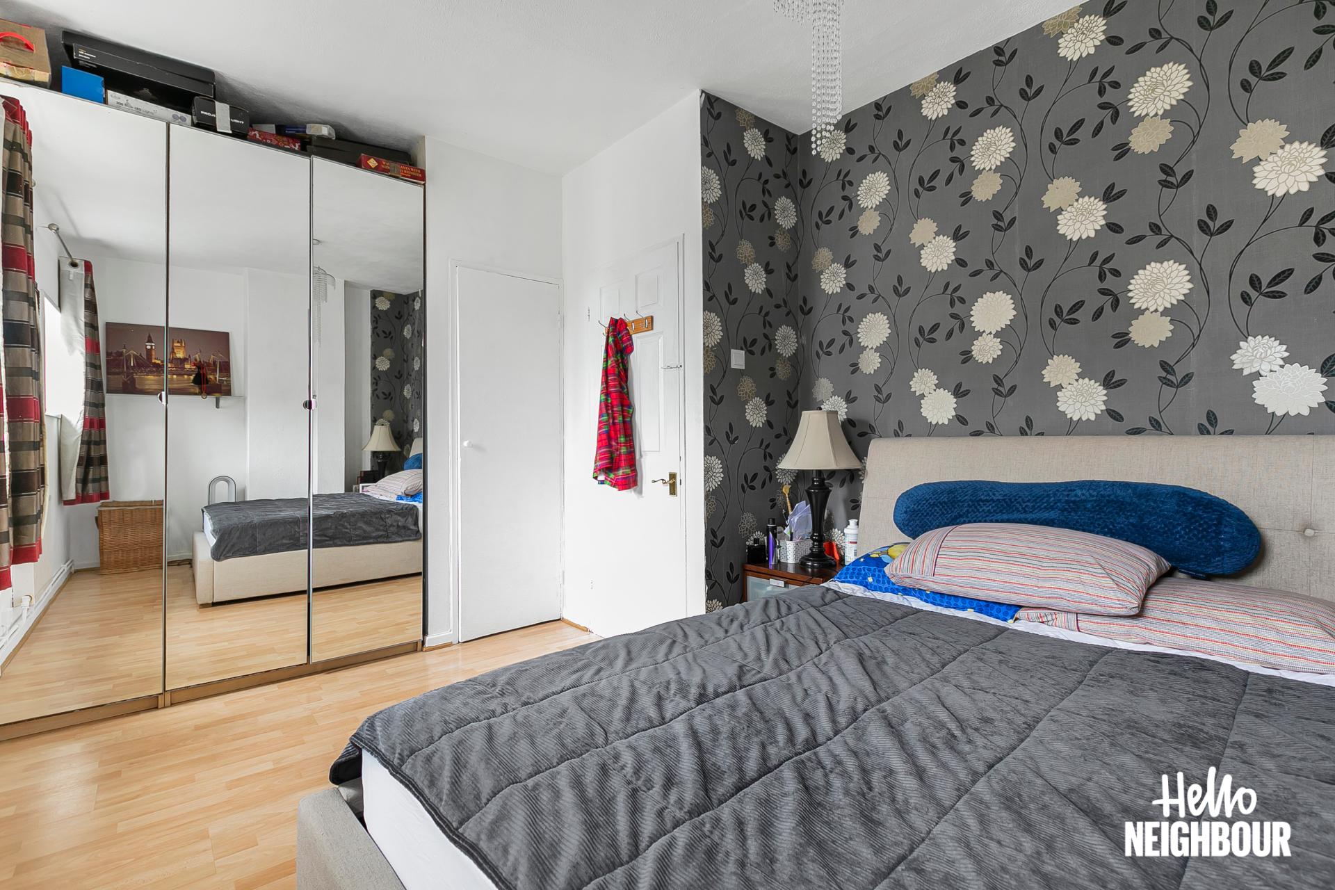 Flat Frensham Drive in Greater London