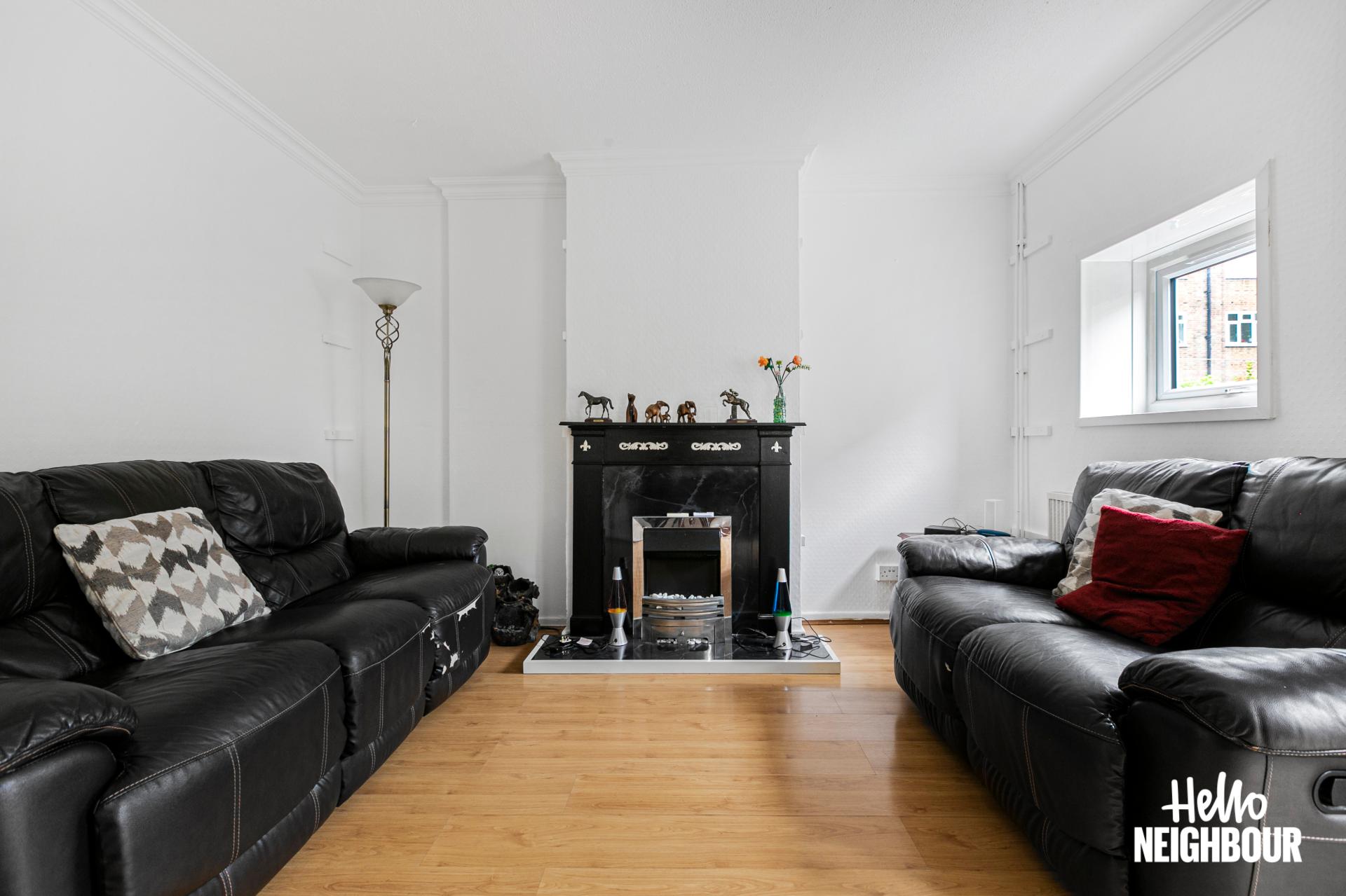 Flat Frensham Drive in Greater London