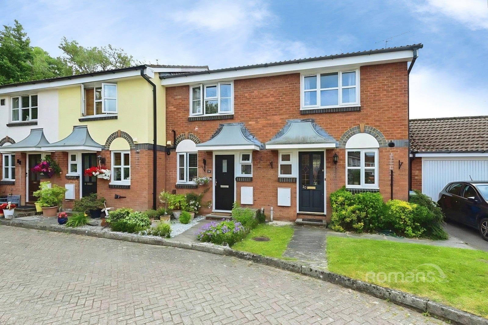 House Rose Gardens in Rushmoor