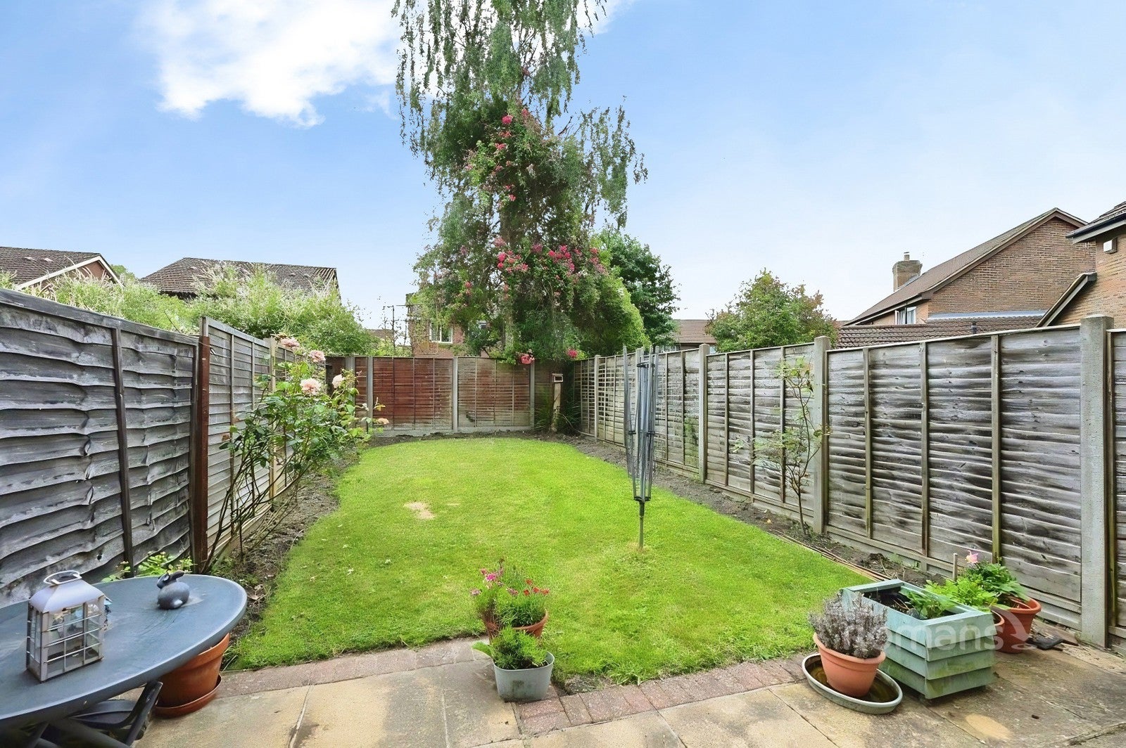House Rose Gardens in Rushmoor