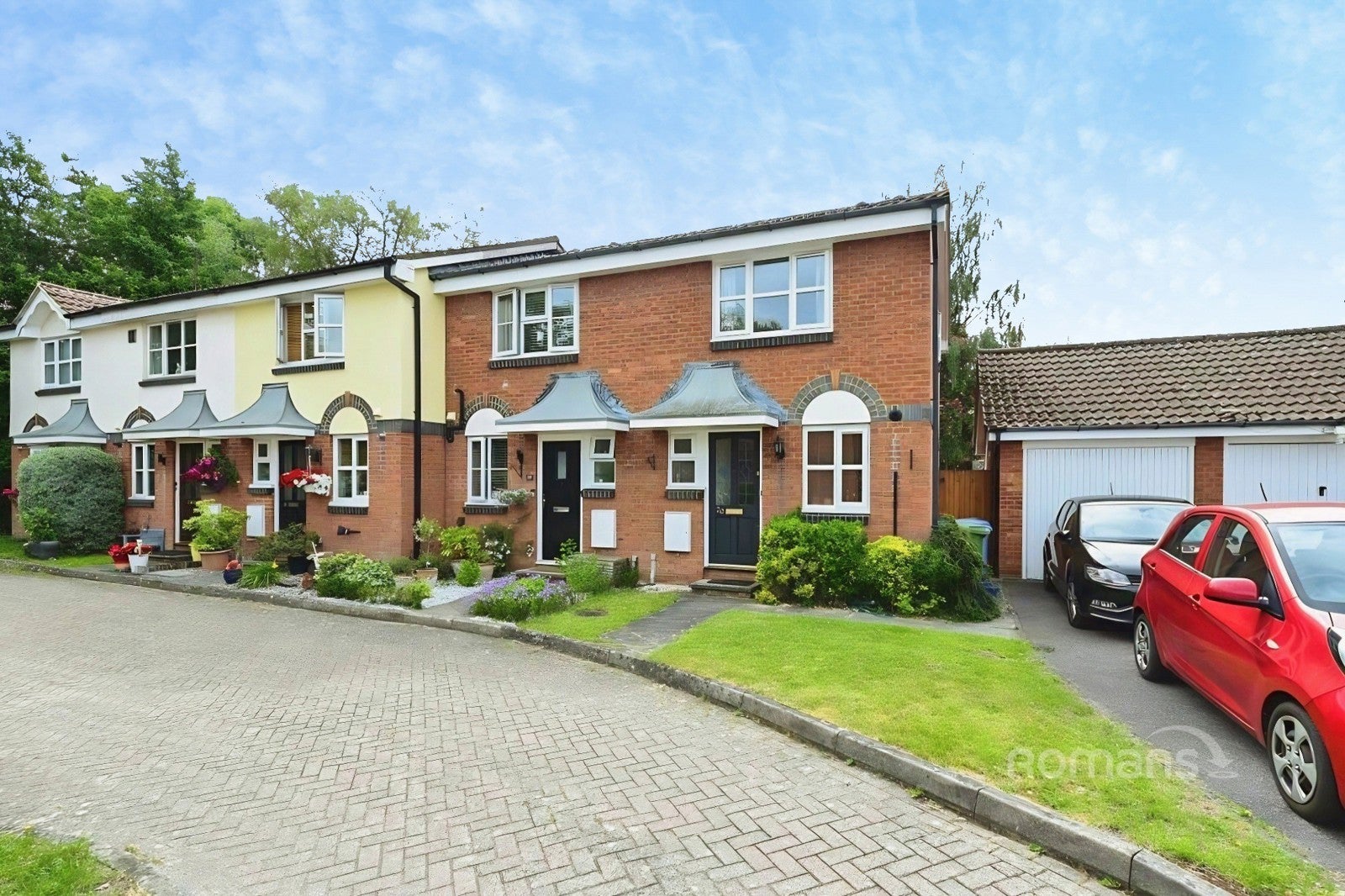 House Rose Gardens in Rushmoor
