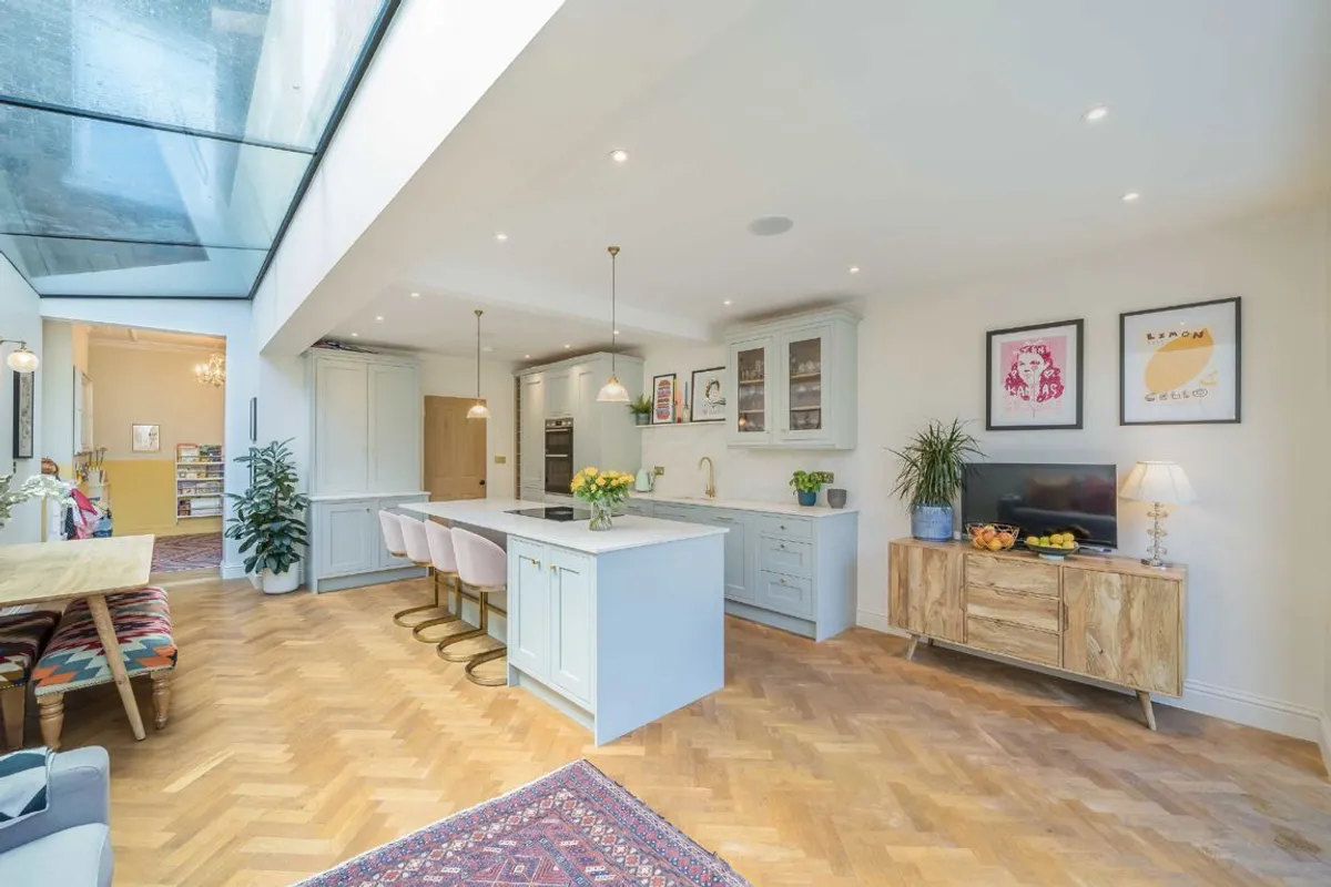 House Fairmile Avenue in Greater London