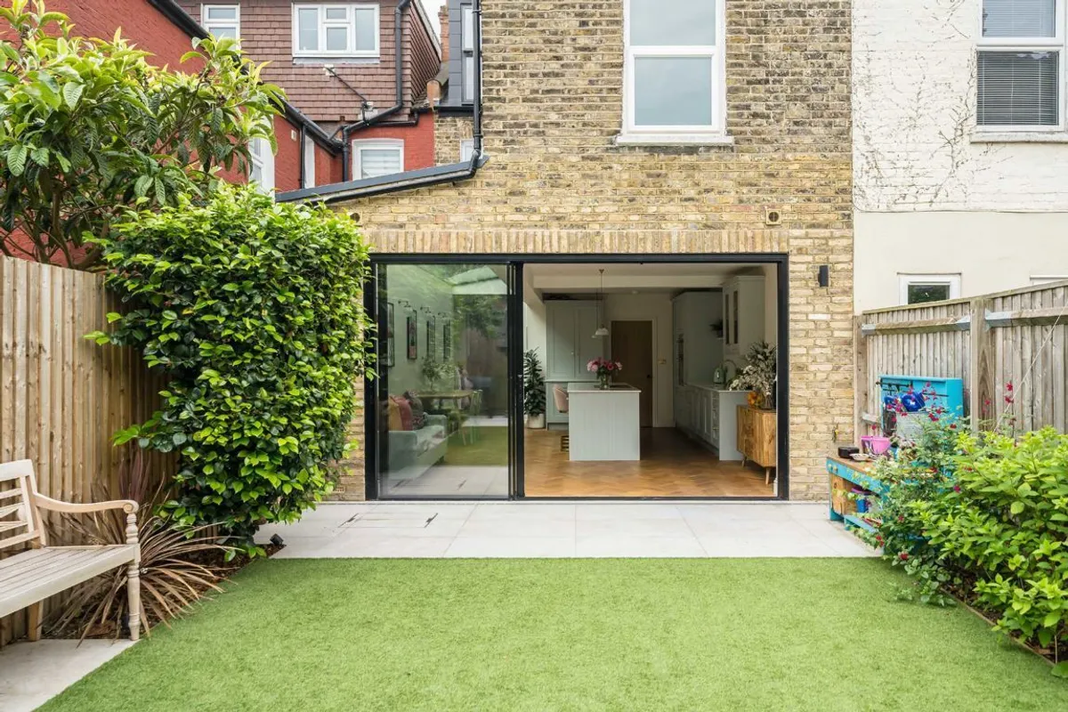 House Fairmile Avenue in Greater London