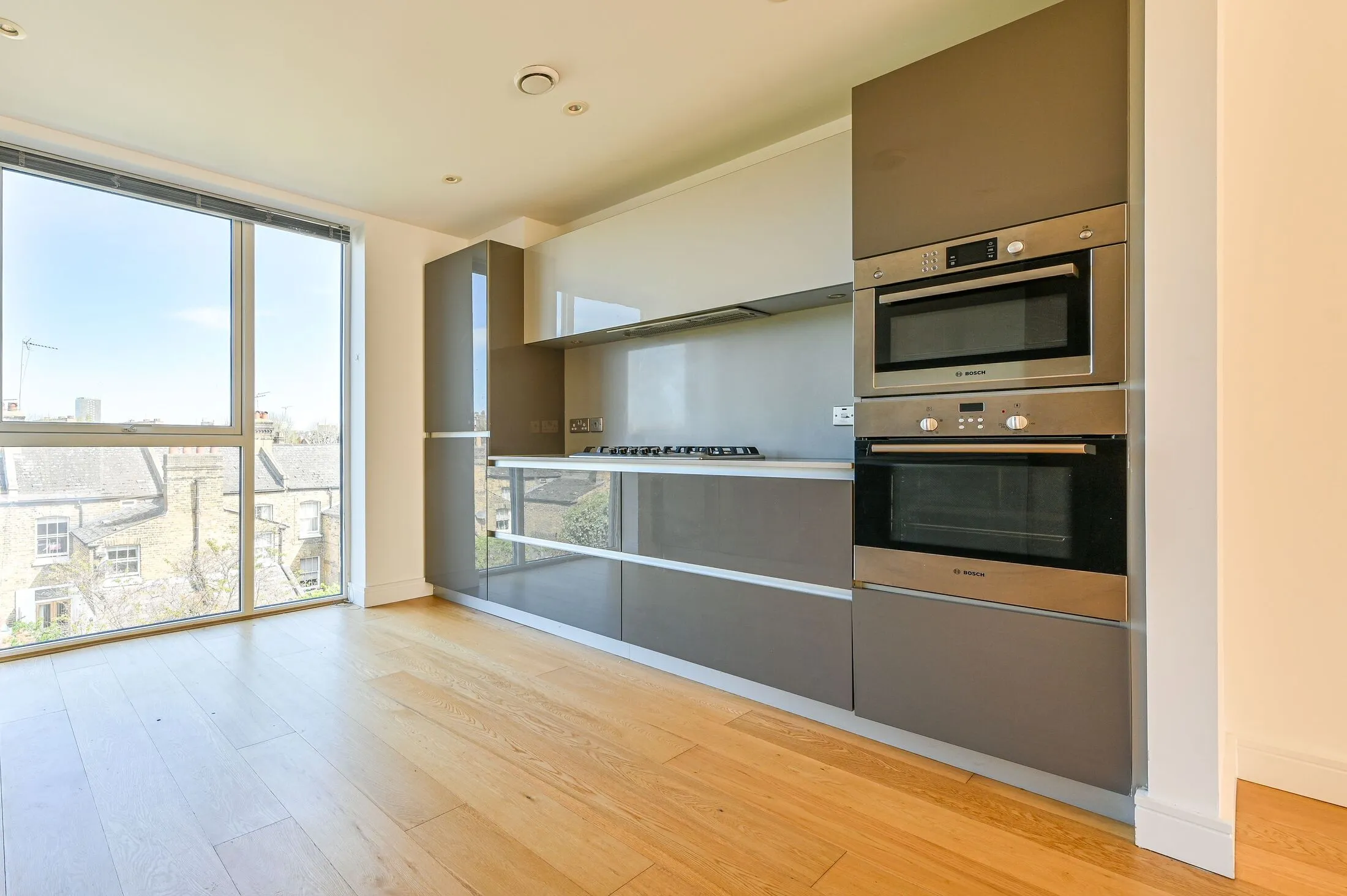 Flat Gideon Road in Greater London