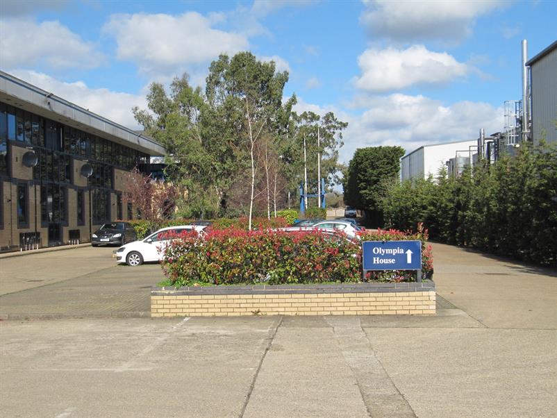 Flat Ridge Way in Richings Park