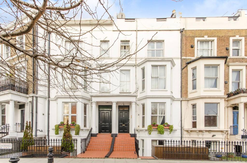 Flat Cromwell Road in Greater London