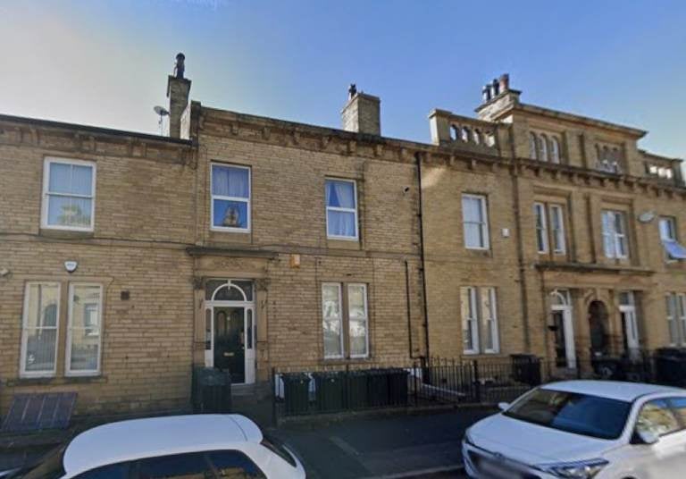 Flat Hallfield Road in Bradford