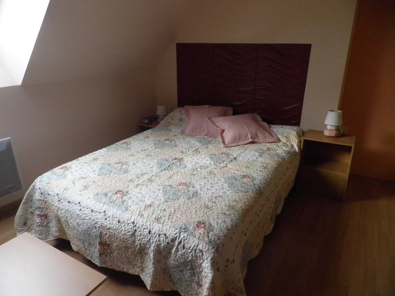 Room Rue de Malicorne in La Suze-sur-Sarthe