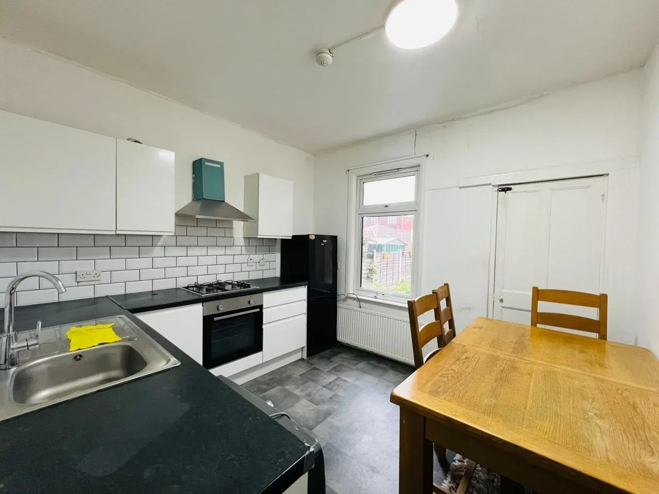 Flat Little Ilford Lane in Greater London