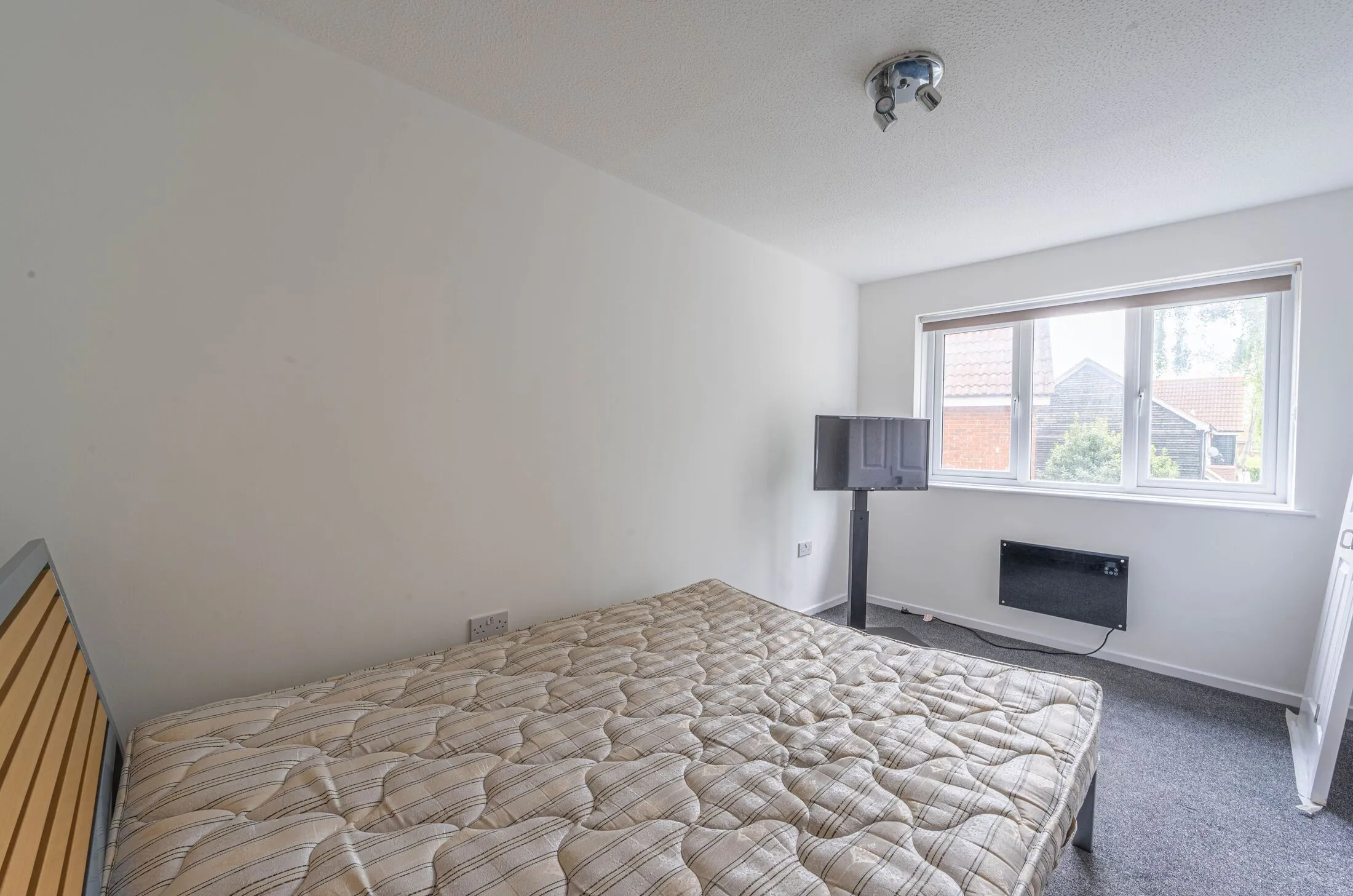 House Hadleigh Walk in Greater London
