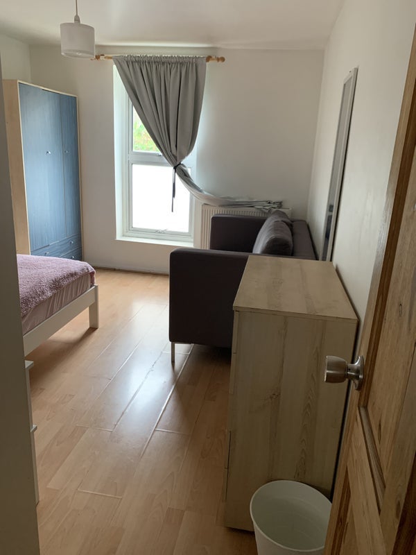 Room Evesham Walk in Greater London