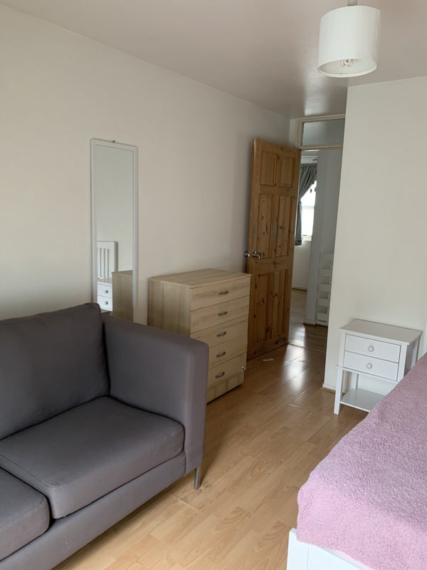 Room Evesham Walk in Greater London