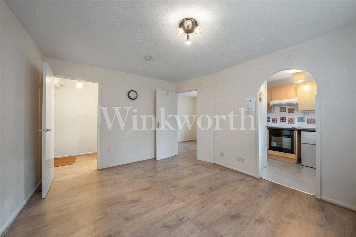 Flat Woodvale Way in Greater London