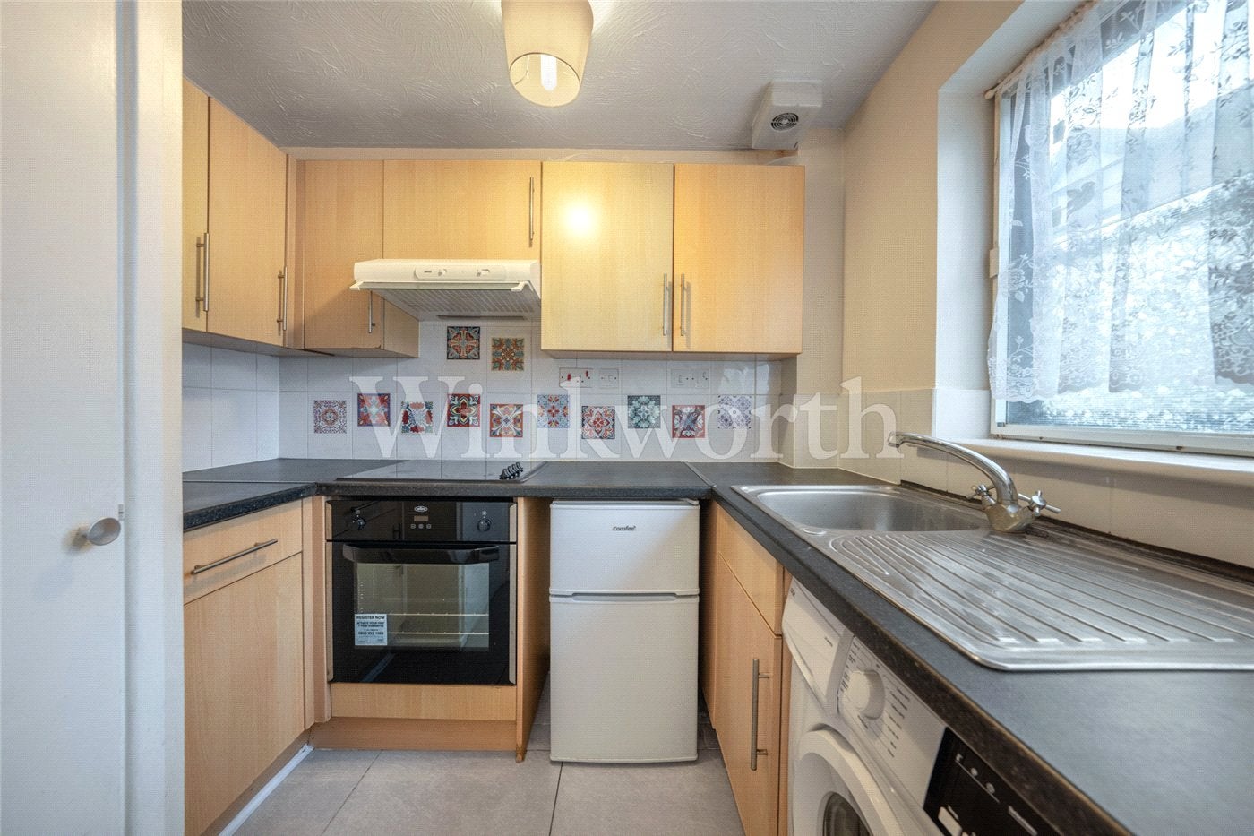 Flat Woodvale Way in Greater London