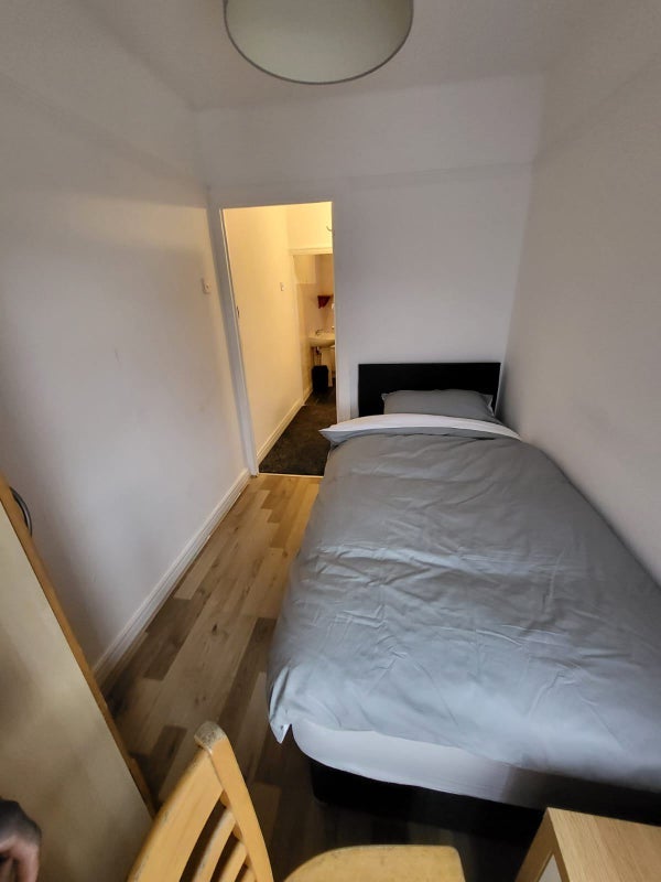 Room Gilbert Road in Whiston