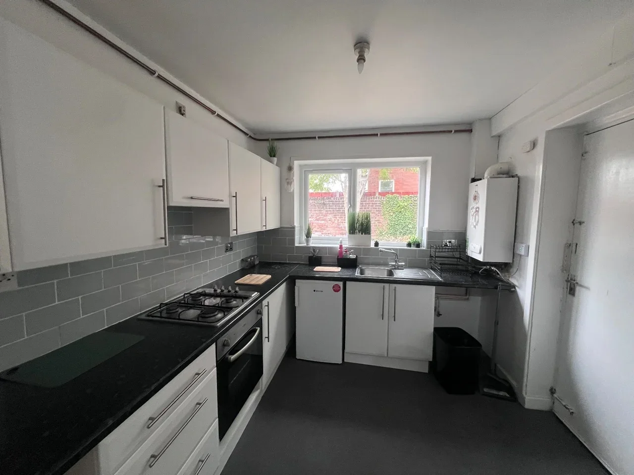 Room Lower Seedley Road in Salford