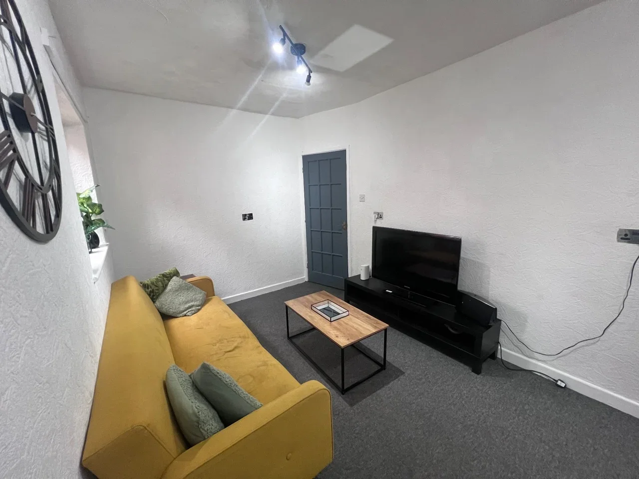 Room Lower Seedley Road in Salford