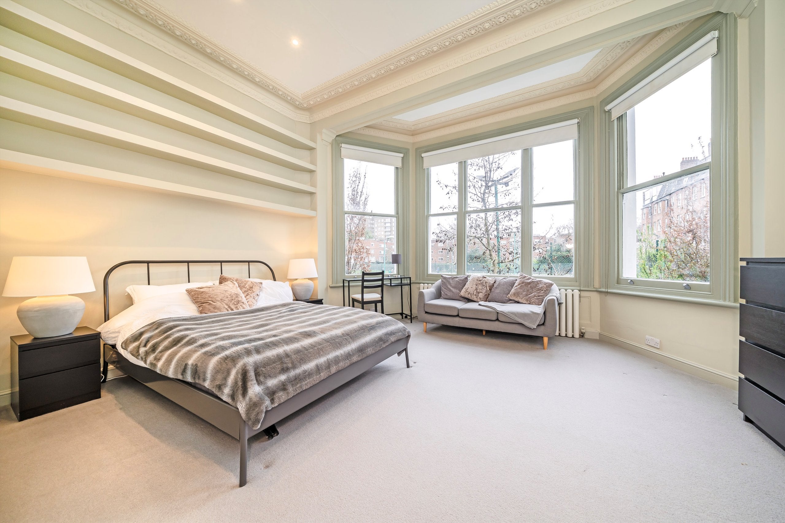 Flat Holland Park Avenue in Greater London
