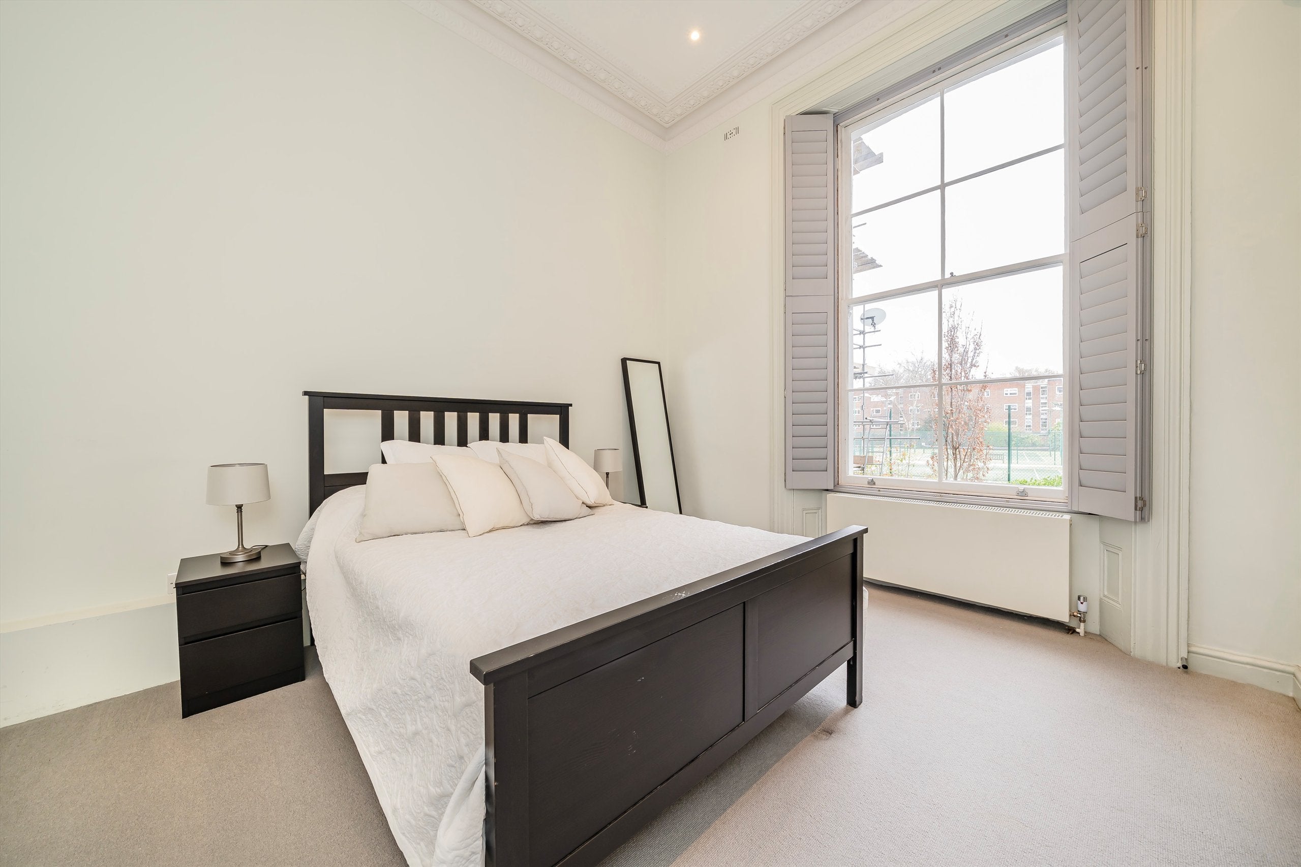 Flat Holland Park Avenue in Greater London