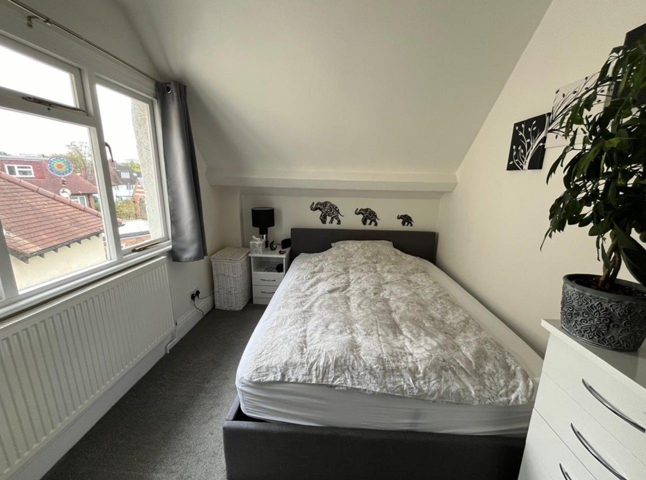 Flat Wentworth Road in Greater London