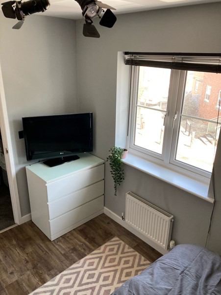 Room Stanier Road in Bristol