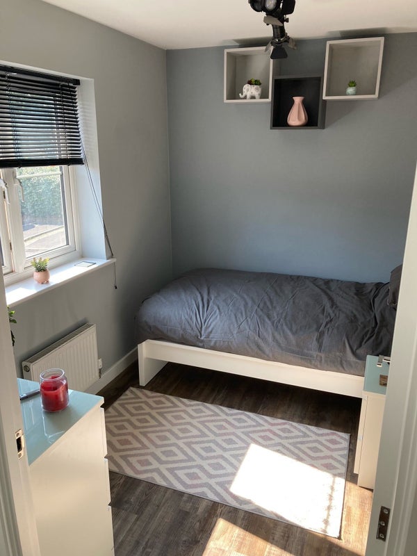 Room Stanier Road in Bristol