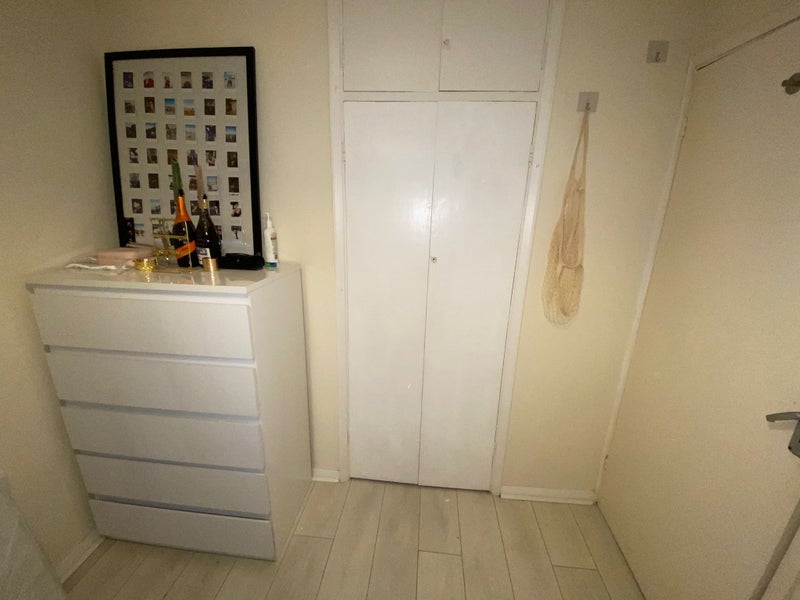 Room Westleigh Avenue in Greater London