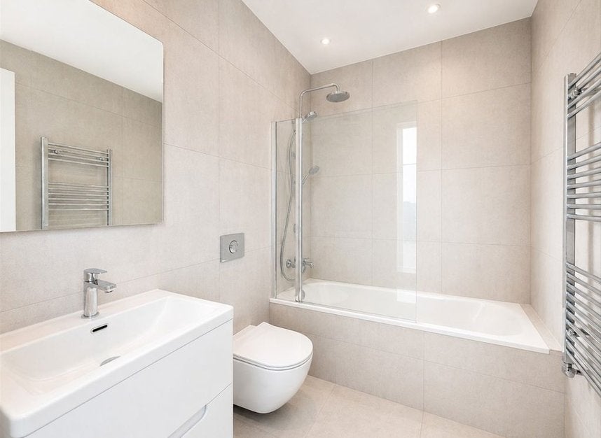 Flat Summerland Gardens in Greater London