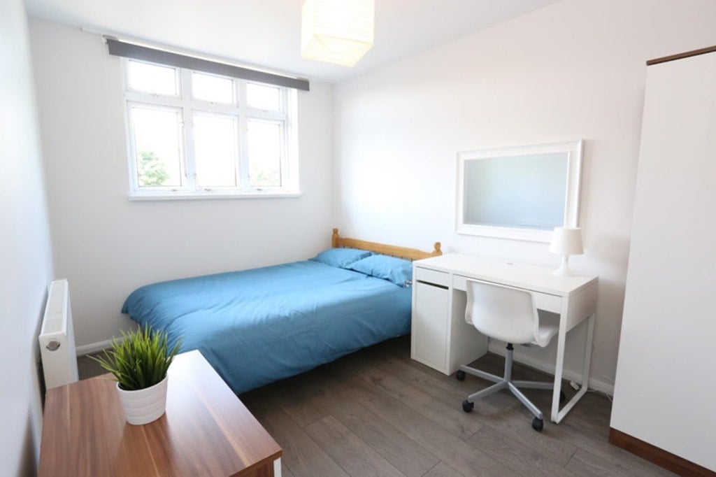 Room Saltwell Street in Greater London