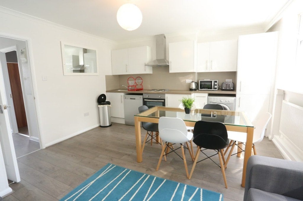 Room Saltwell Street in Greater London