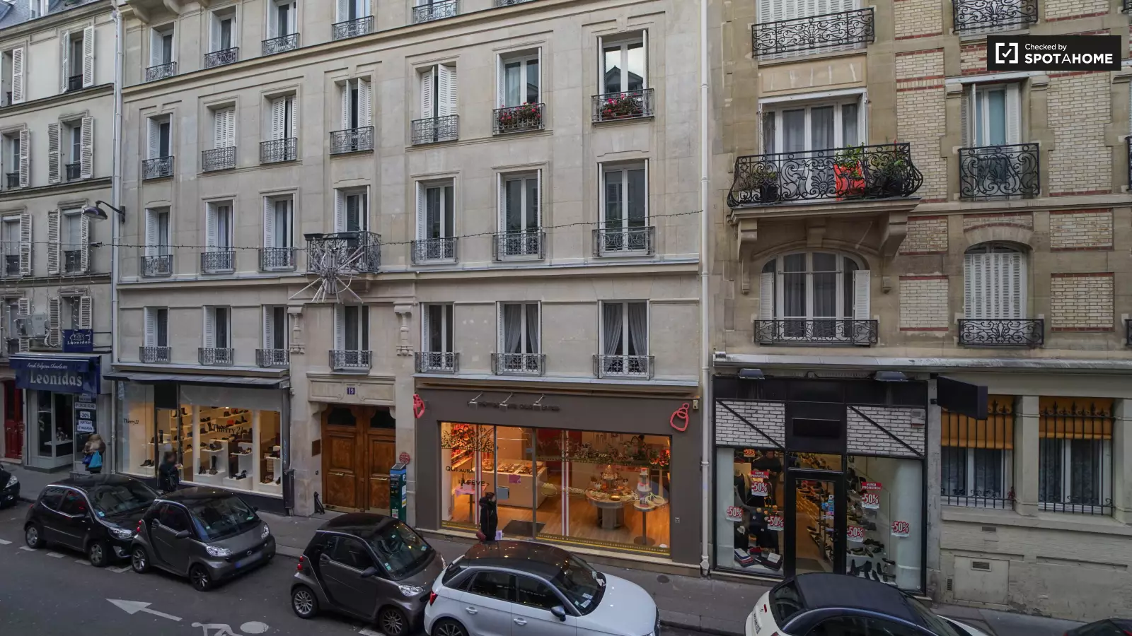 Flat Place des Ternes in Paris