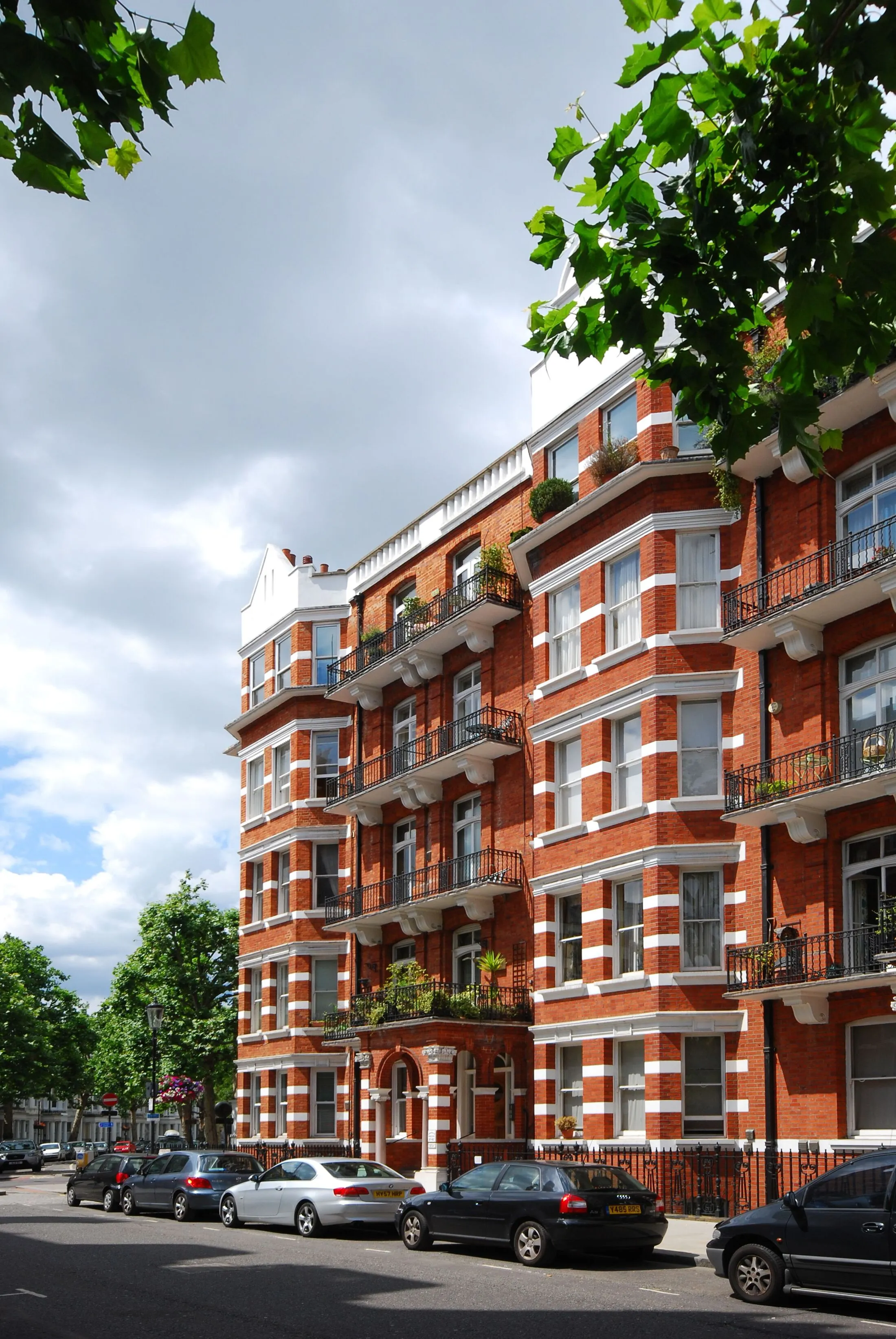 Flat Warwick Road in Greater London