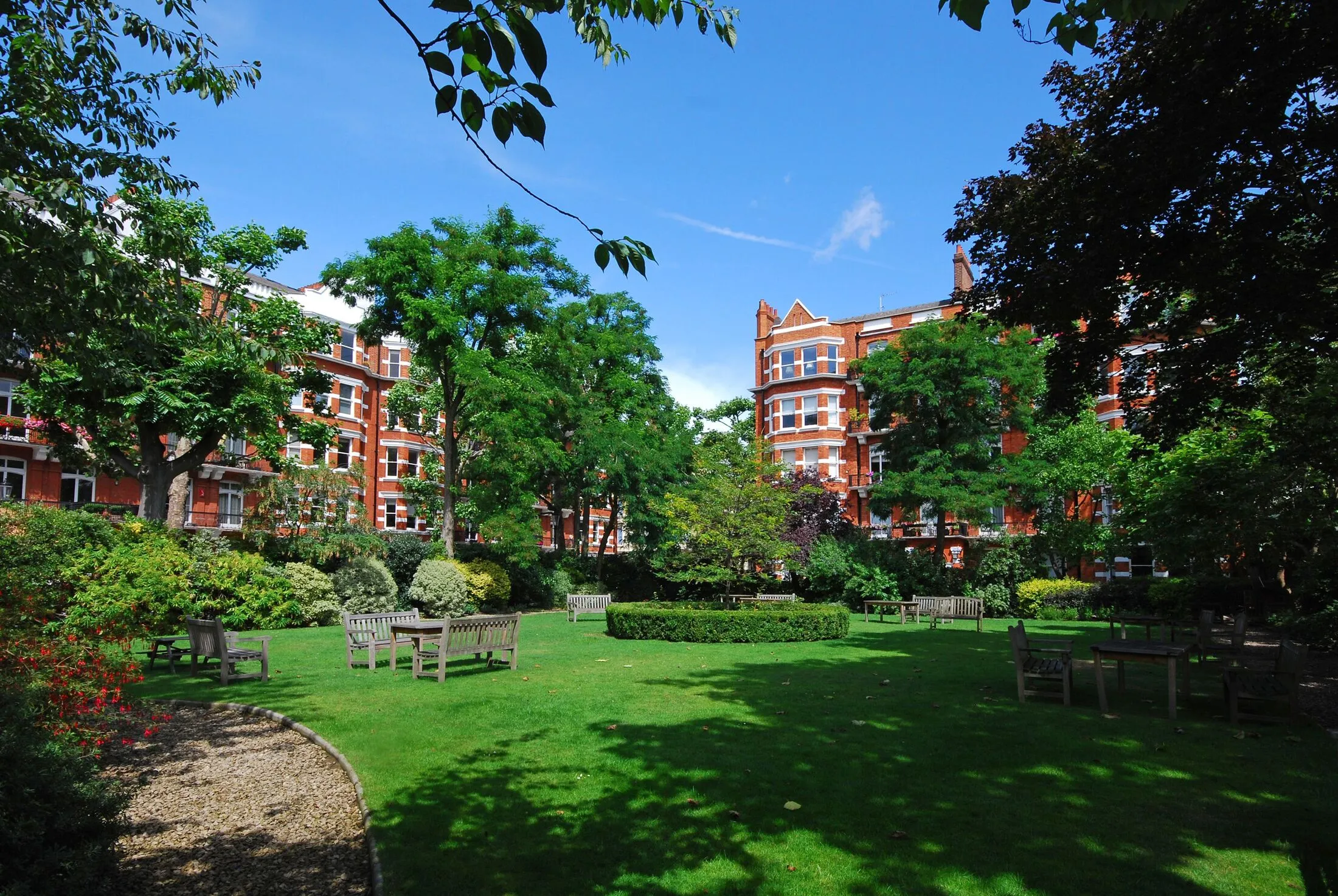 Flat Warwick Road in Greater London