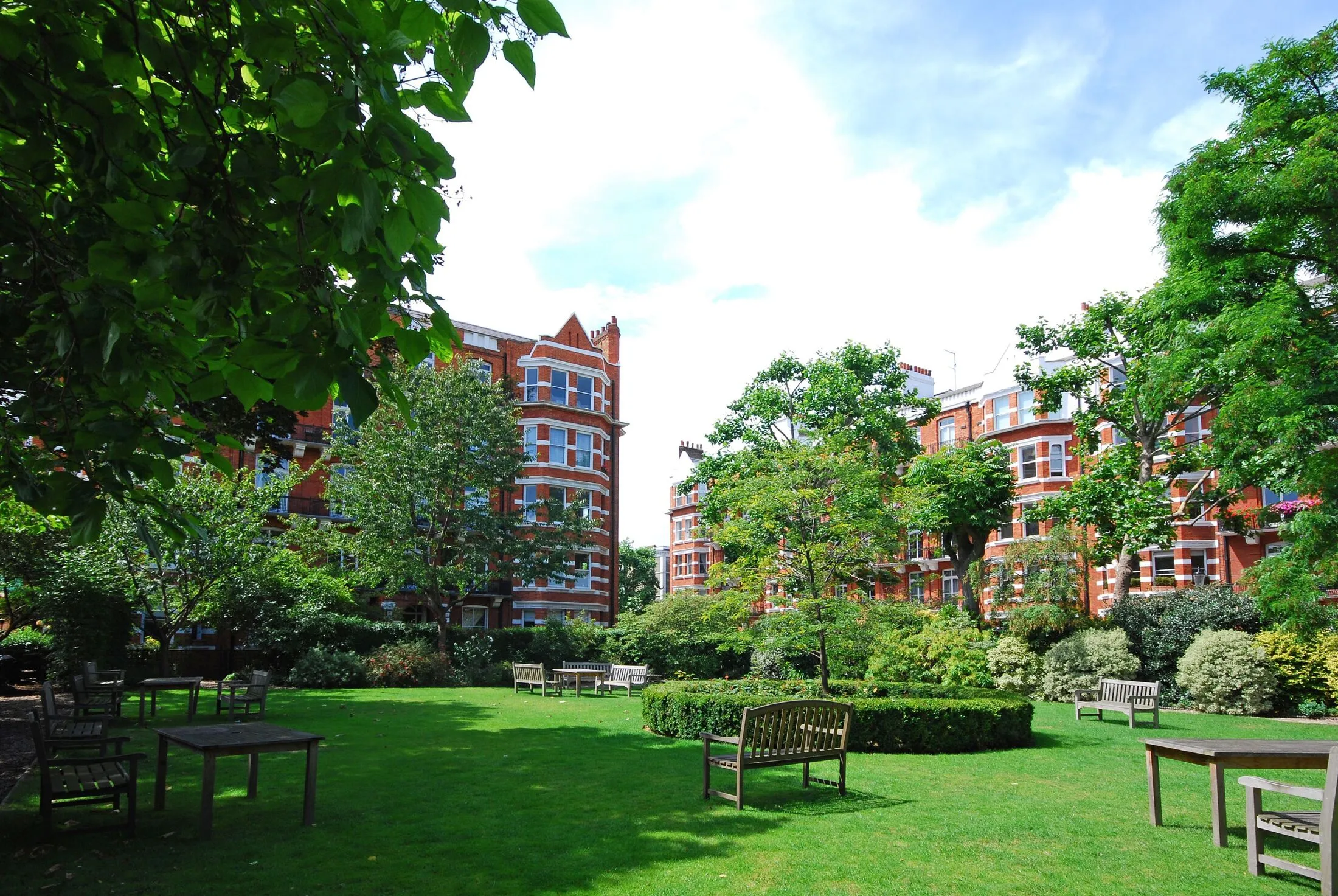 Flat Warwick Road in Greater London