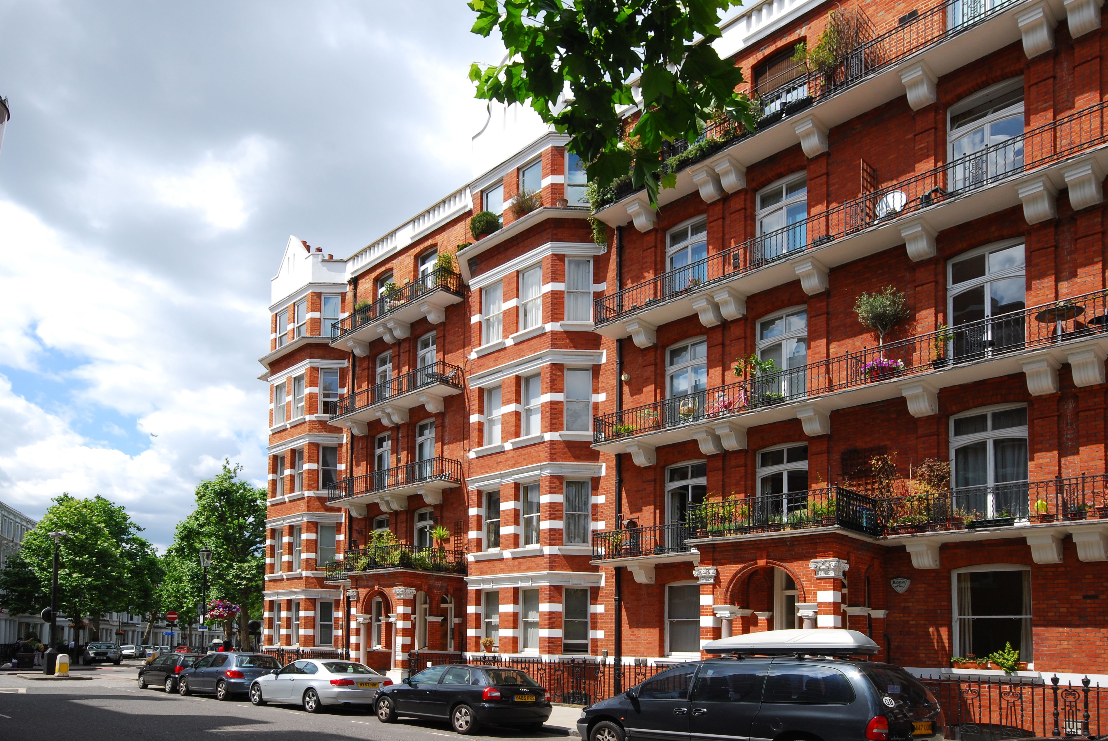 Flat Warwick Road in Greater London