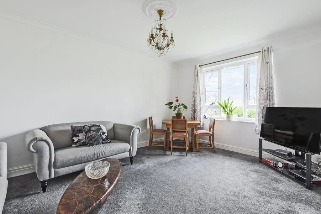 Flat London Road in Greater London