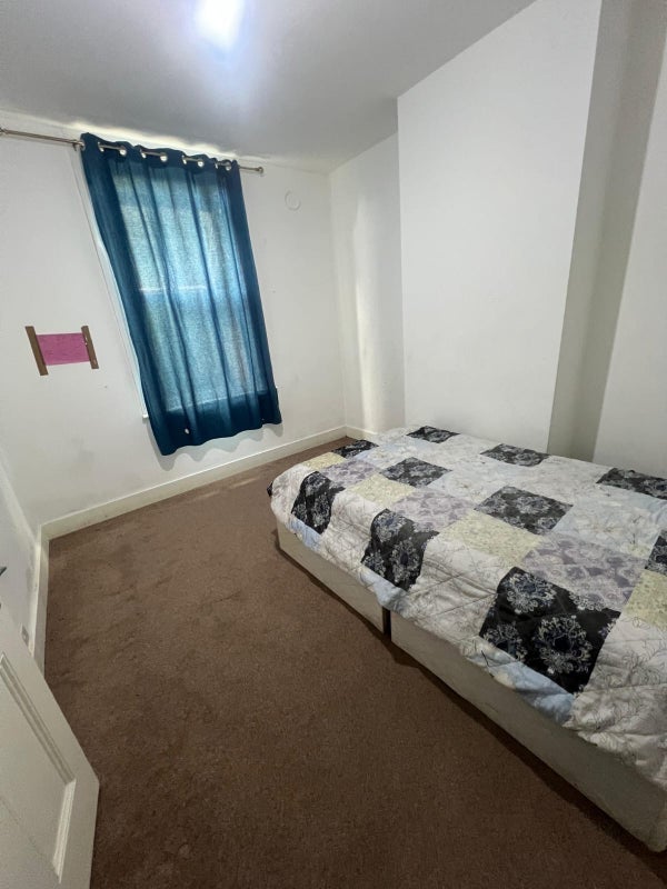 Room Lansdowne Road in Greater London