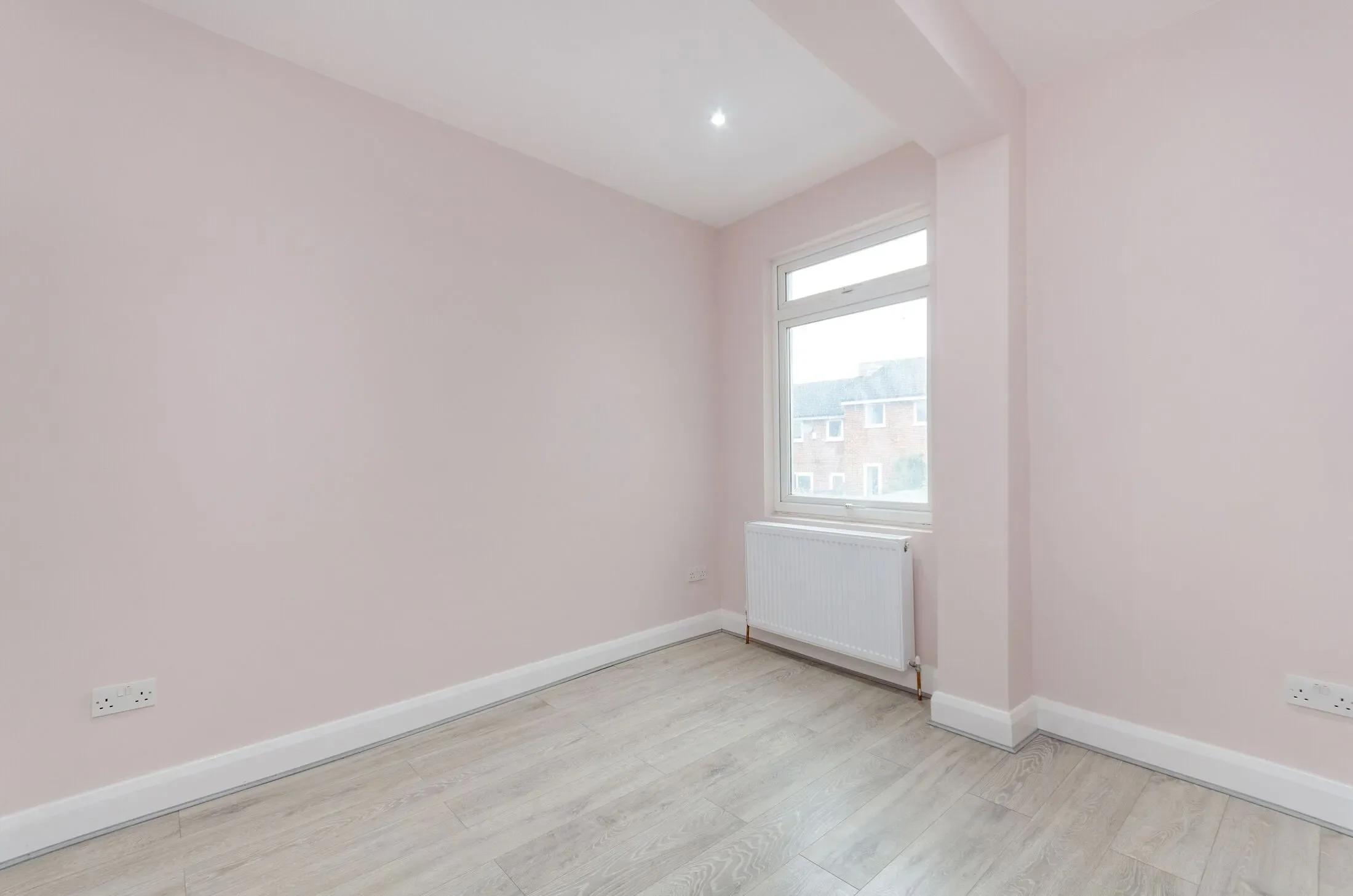 Flat Constance Road in Greater London