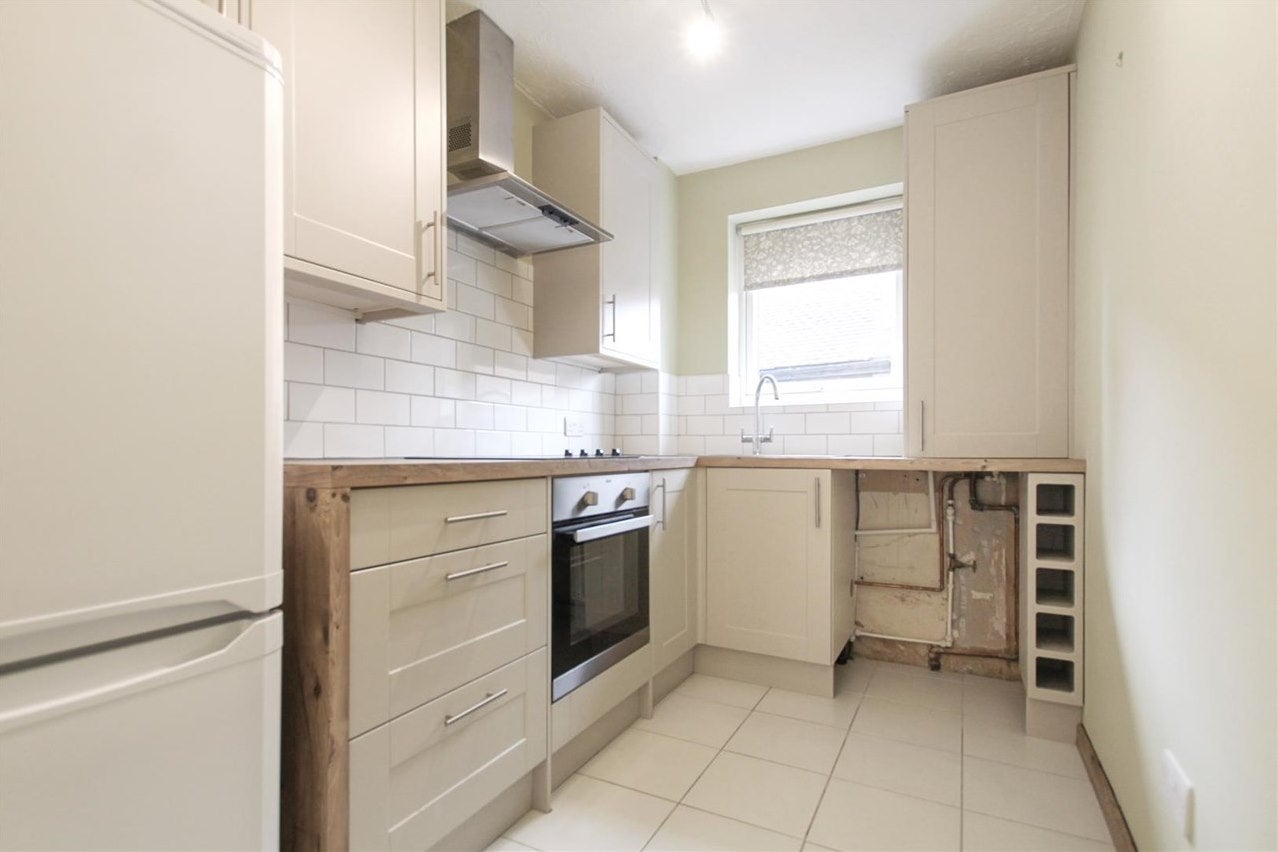 Flat Kingsmead Close in Greater London