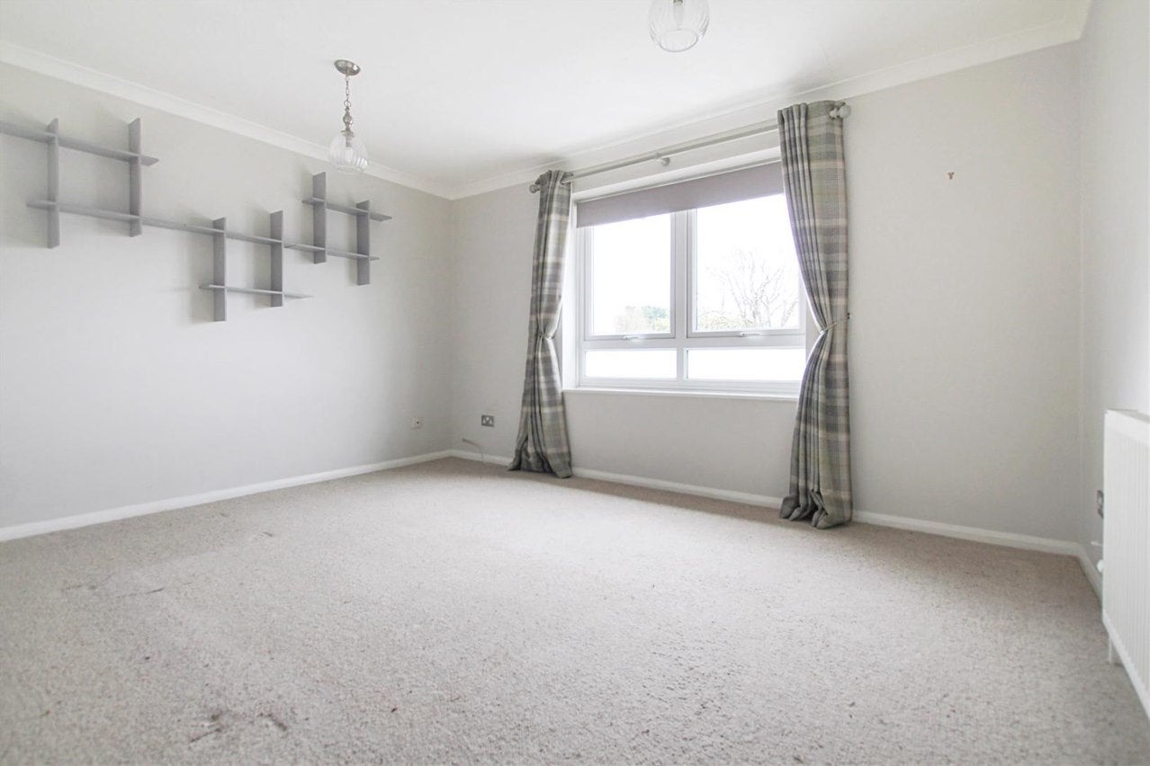 Flat Kingsmead Close in Greater London