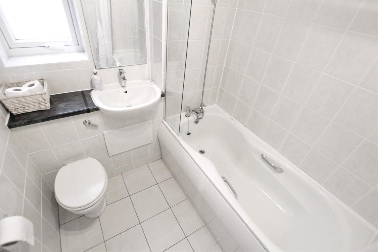Flat Kingsmead Close in Greater London