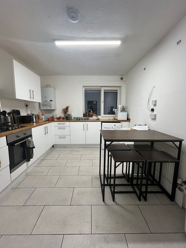 Room Rumsey Road in Greater London