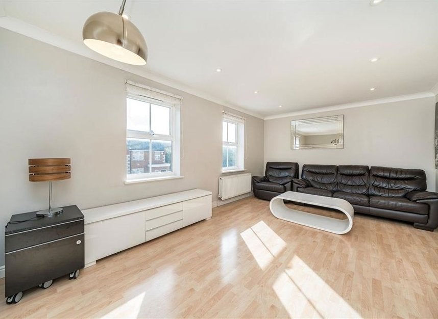 House Barlow Drive in Greater London