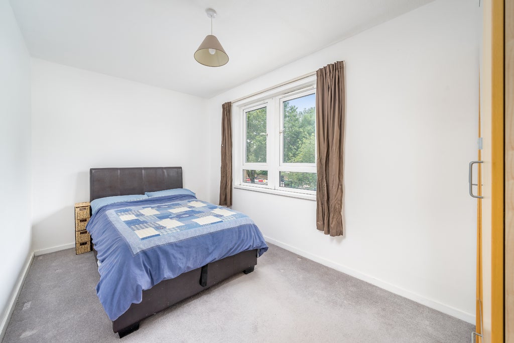 Flat Brecknock Road in Greater London