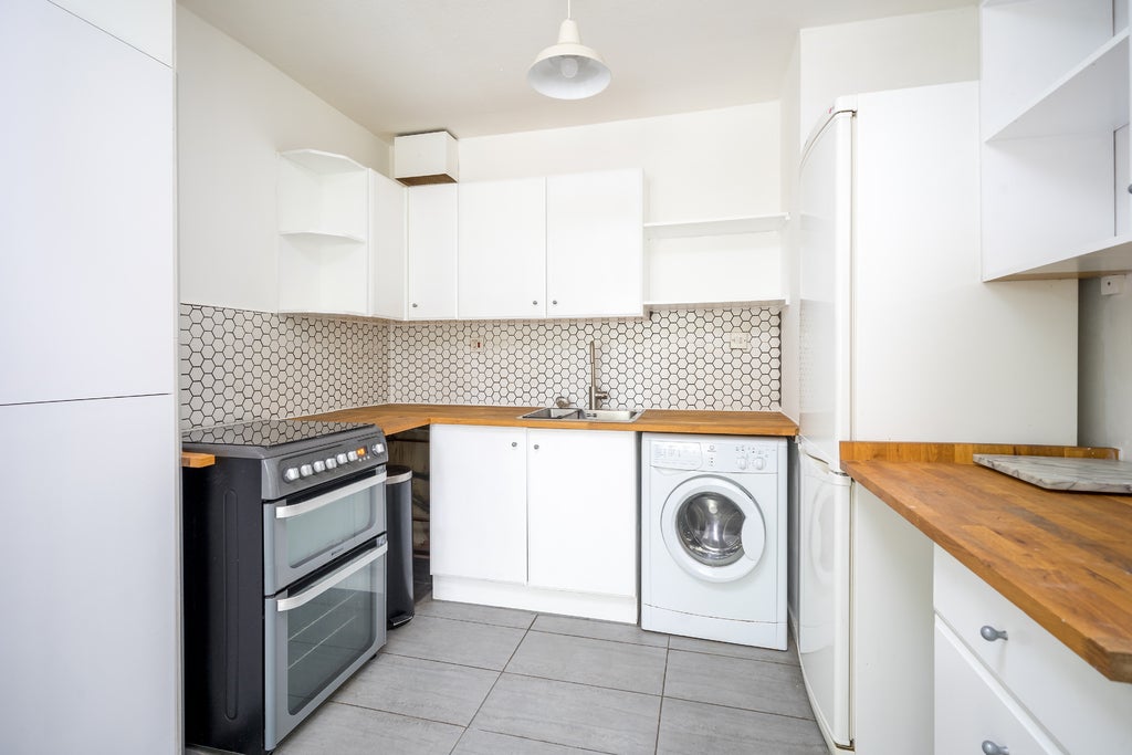 Flat Brecknock Road in Greater London