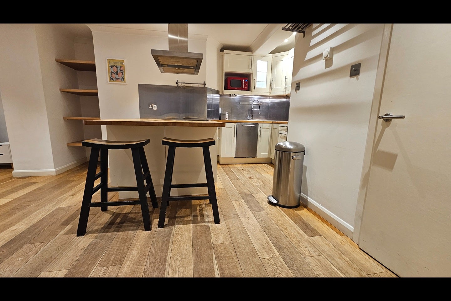Flat Frognal Lane in Greater London