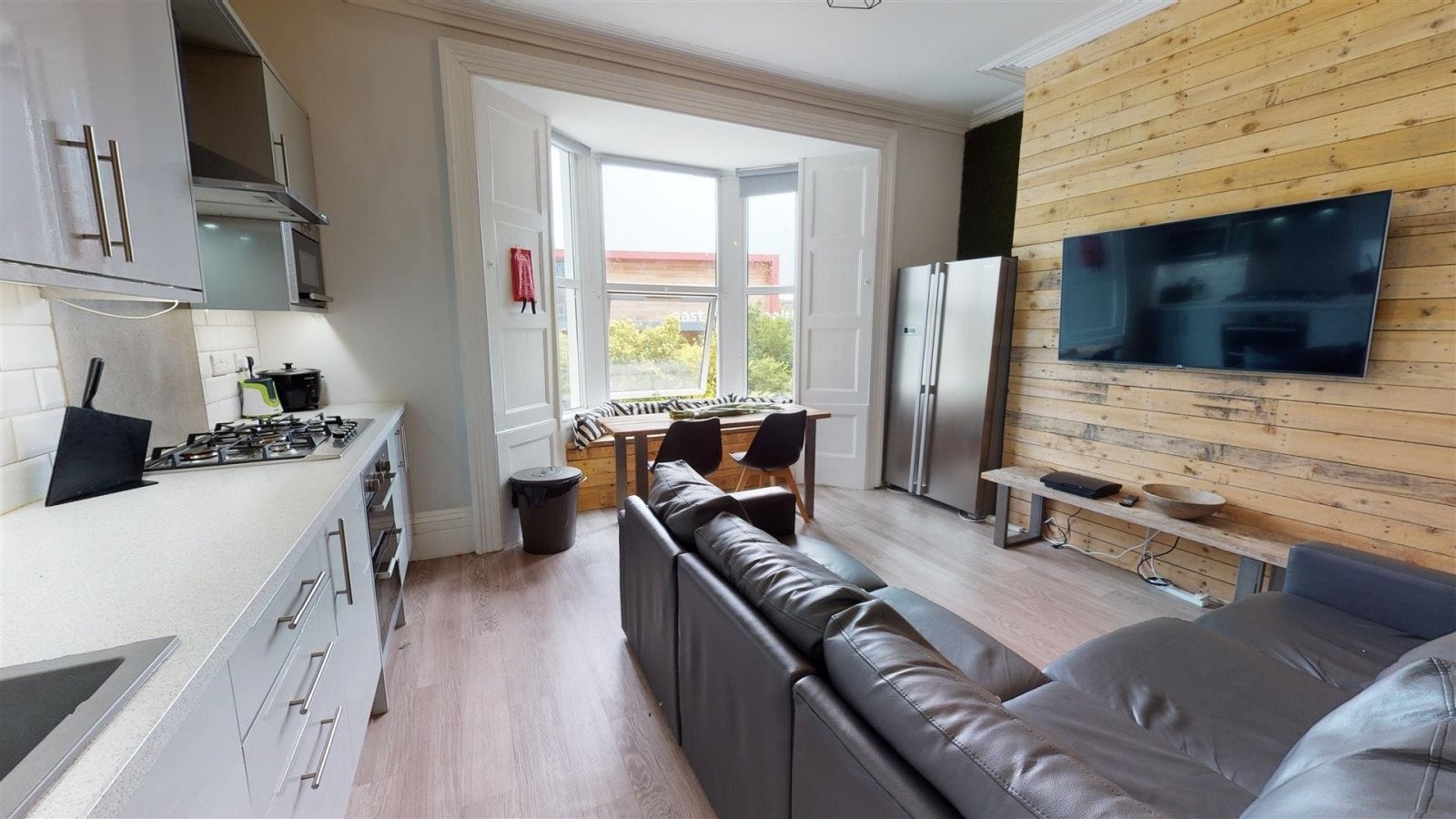Room Fishponds Road in Bristol