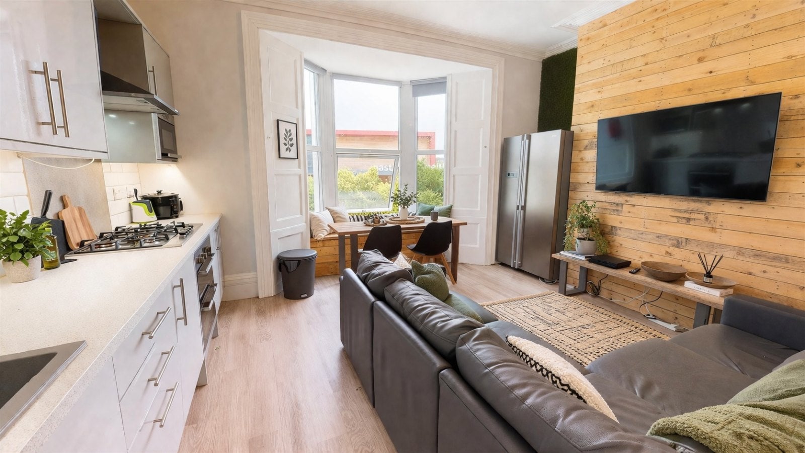 Room Fishponds Road in Bristol