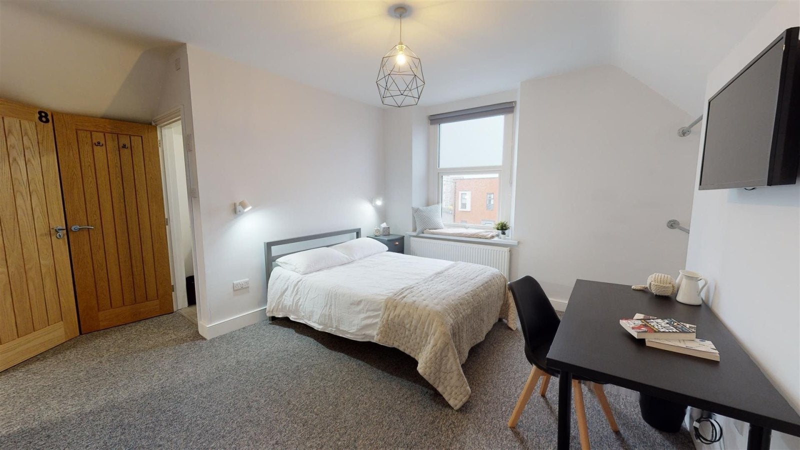 Room Fishponds Road in Bristol